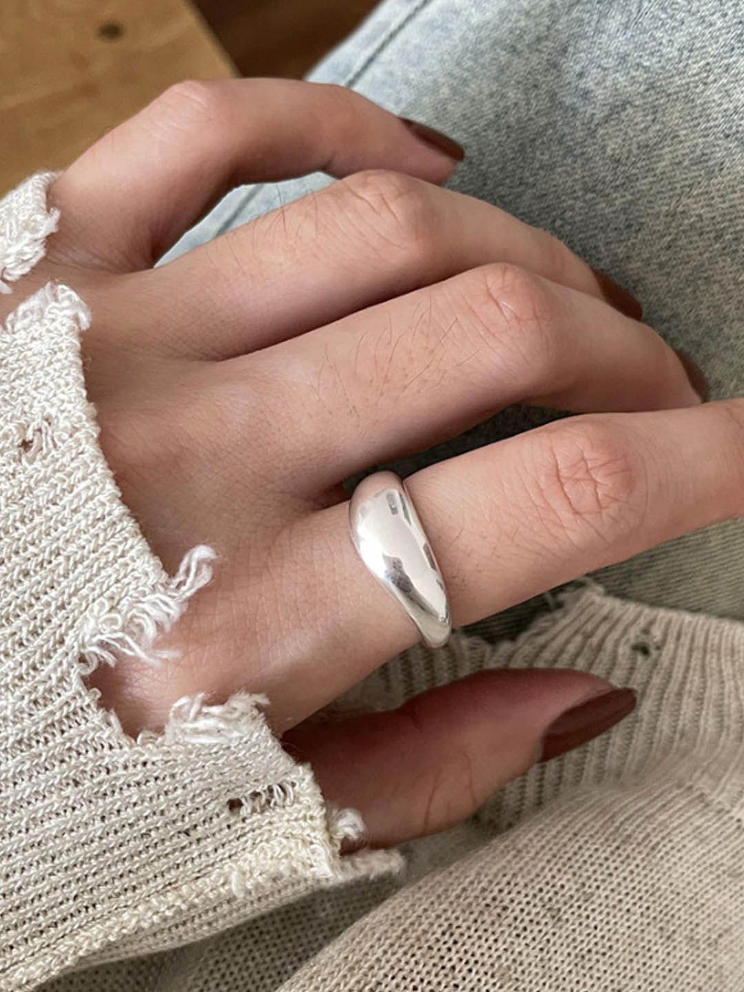 

StyleCast Elegant Silver-Toned Circular Shaped Finger Ring