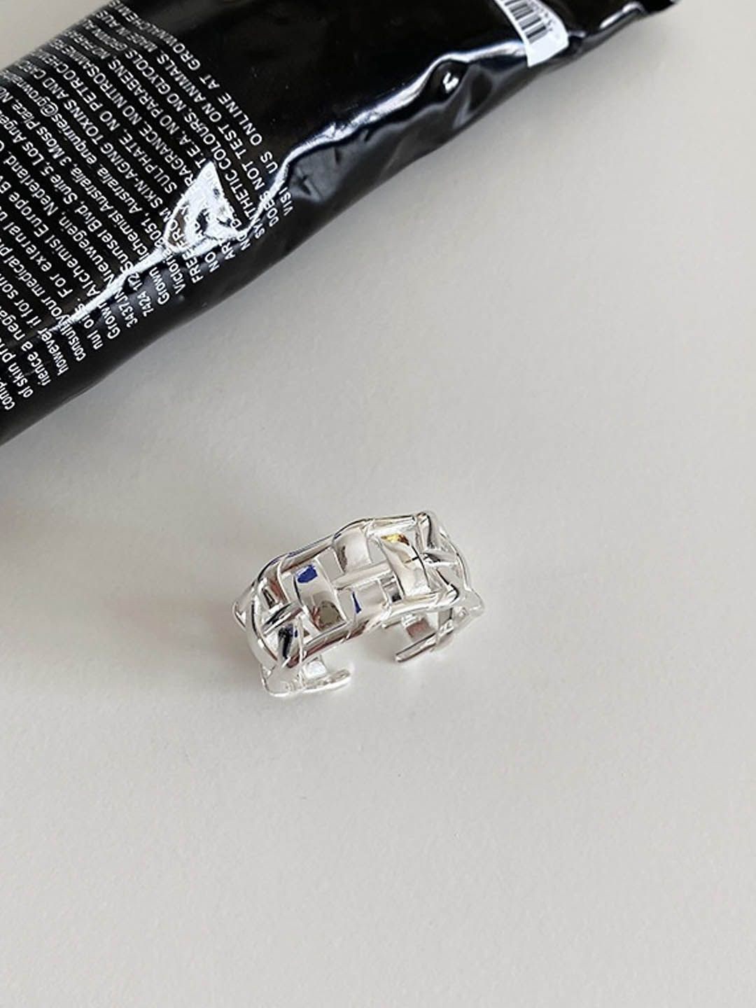 

StyleCast Intricate Textured Brass Finger Ring, Silver