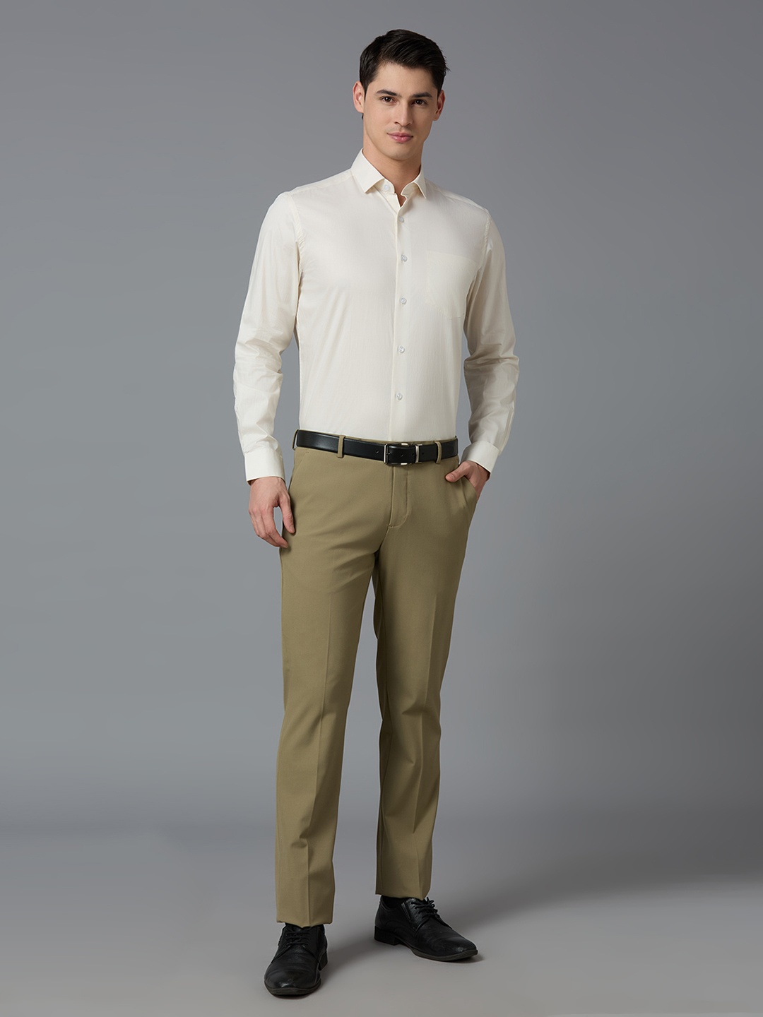 

Reid & Taylor Men India Slim Fit Spread Collar Solid Cotton Formal Shirt, Beige