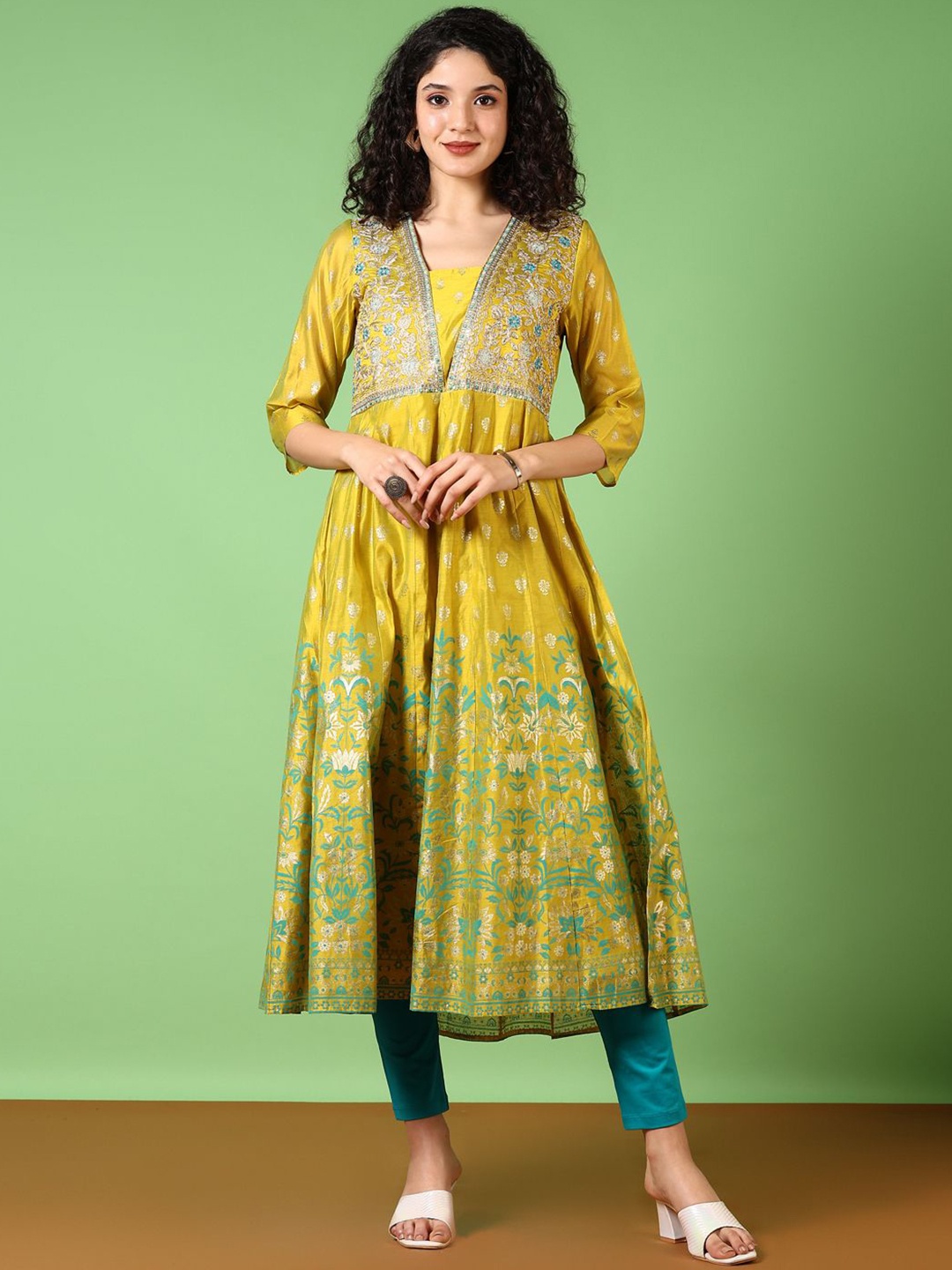 

V-Mart Floral Printed V-Neck Chanderi Cotton Anarkali Kurta, Mustard