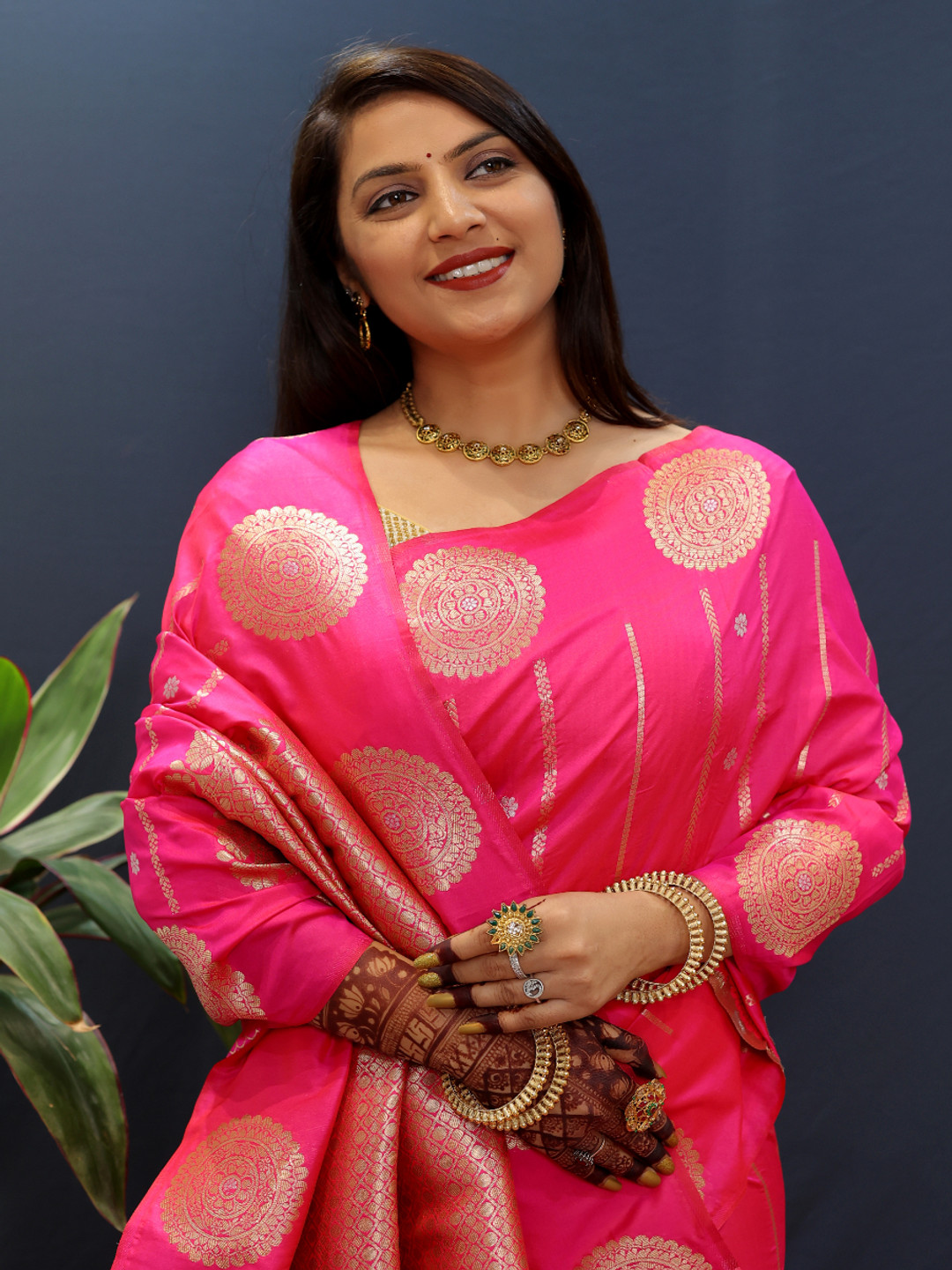 

amirat Zumkhi Ethnic Motifs Woven Design Zari Pure Silk Banarasi Saree, Pink