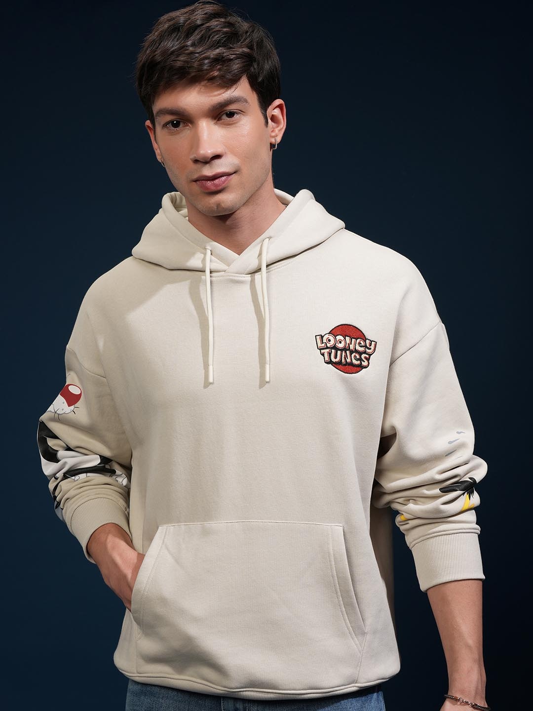 

HIGHLANDER Warner Bros Men Oversized Drop Shoulder Hoodie Sweatshirt, Beige