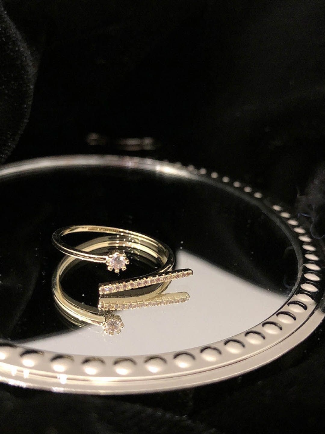 

StyleCast Elegant Gold-Toned Artificial Stone Studded Circular Shaped Finger Ring