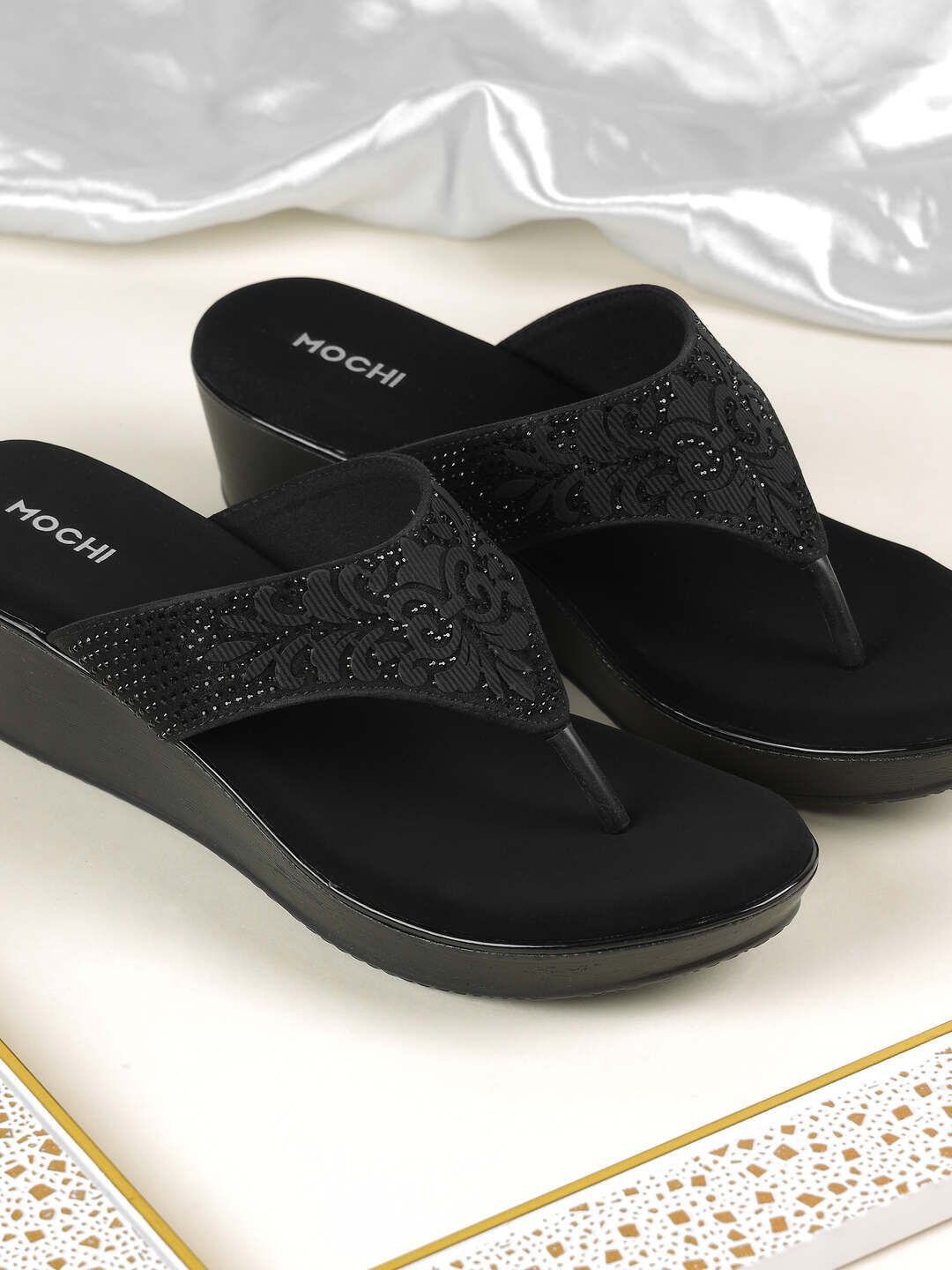 

Mochi Printed Platform with Laser Cuts, Black