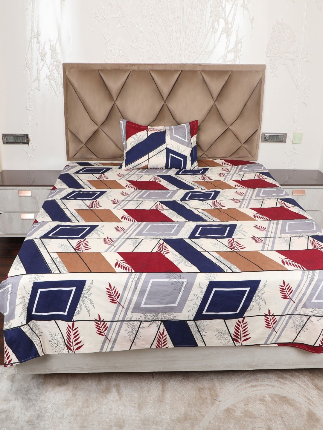 

AJISH White Geometric Printed180 TC Pure Cotton Single Bedsheet Set 1.37m X 2.28m