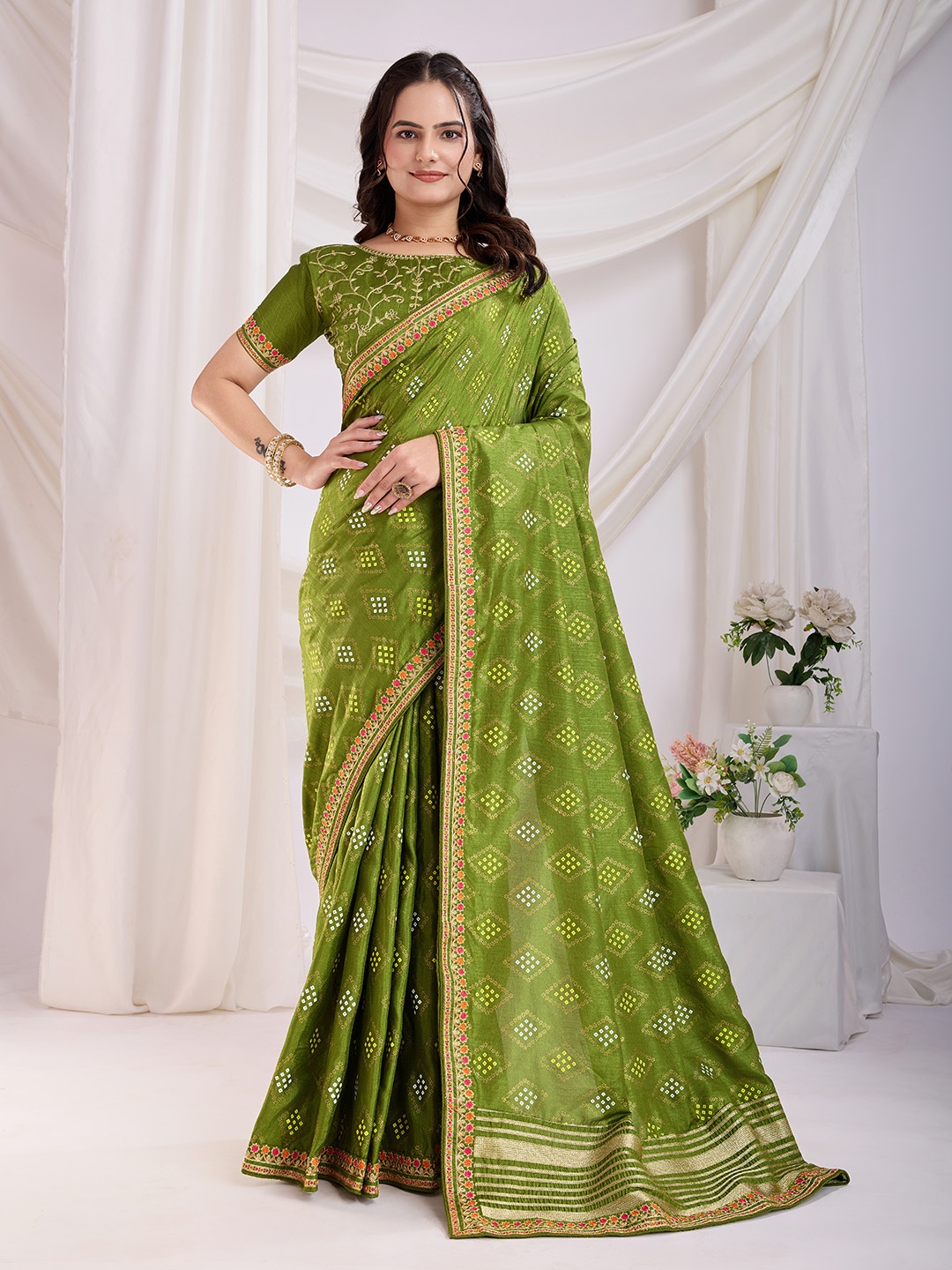 

HERE&NOW Embroidered Bandhani Saree, Green