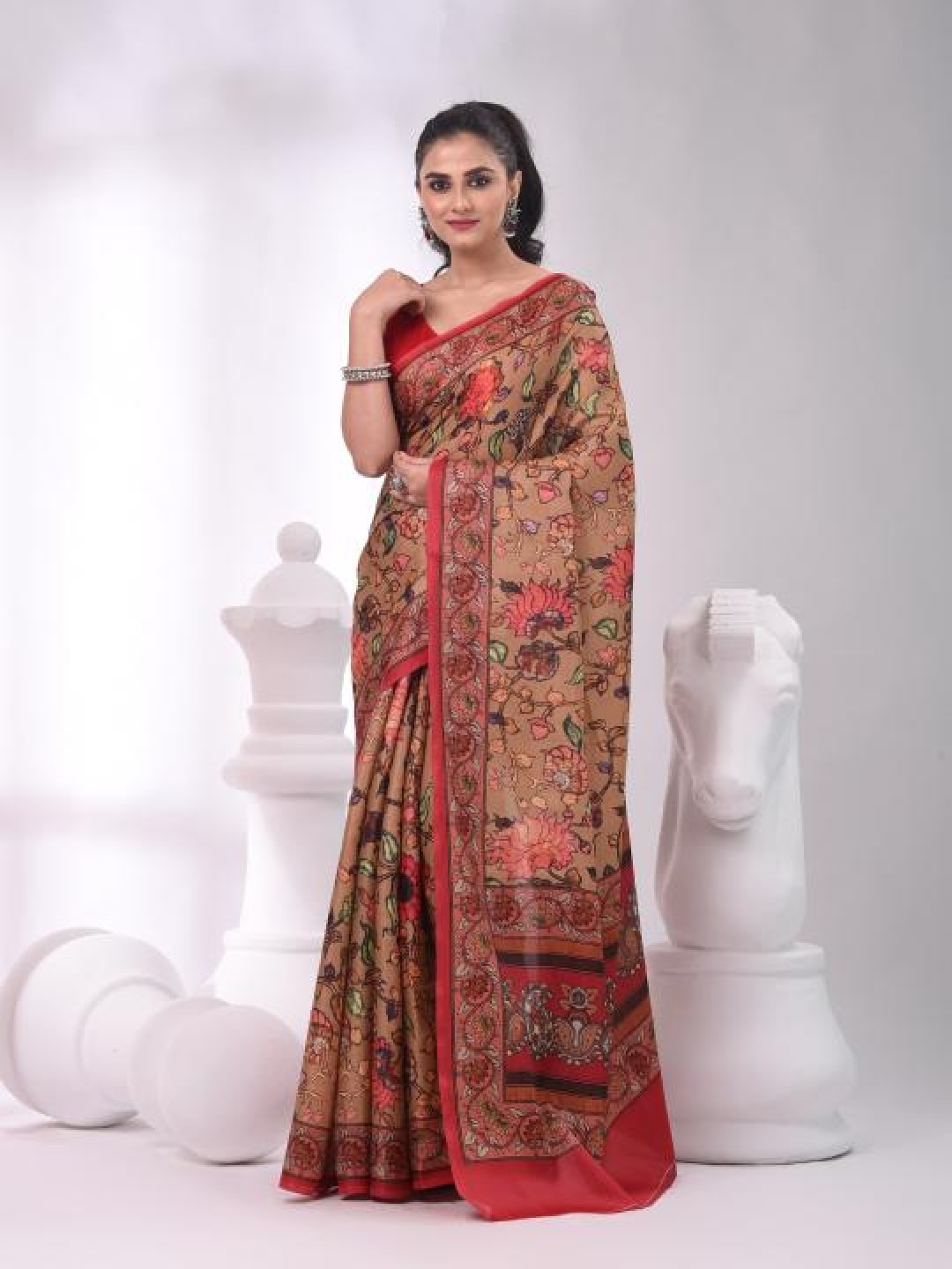 

VIBHAVARI Floral Silk Blend Saree, Beige