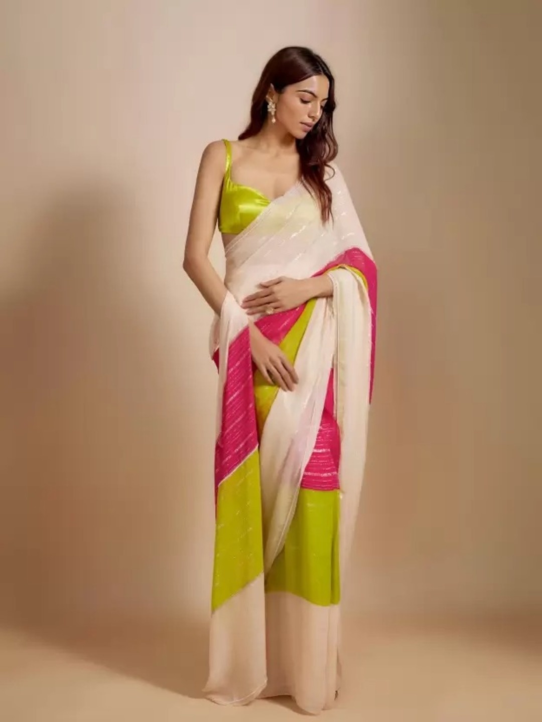 

VRAGI Colourblocked Pure Georgette Saree, Green