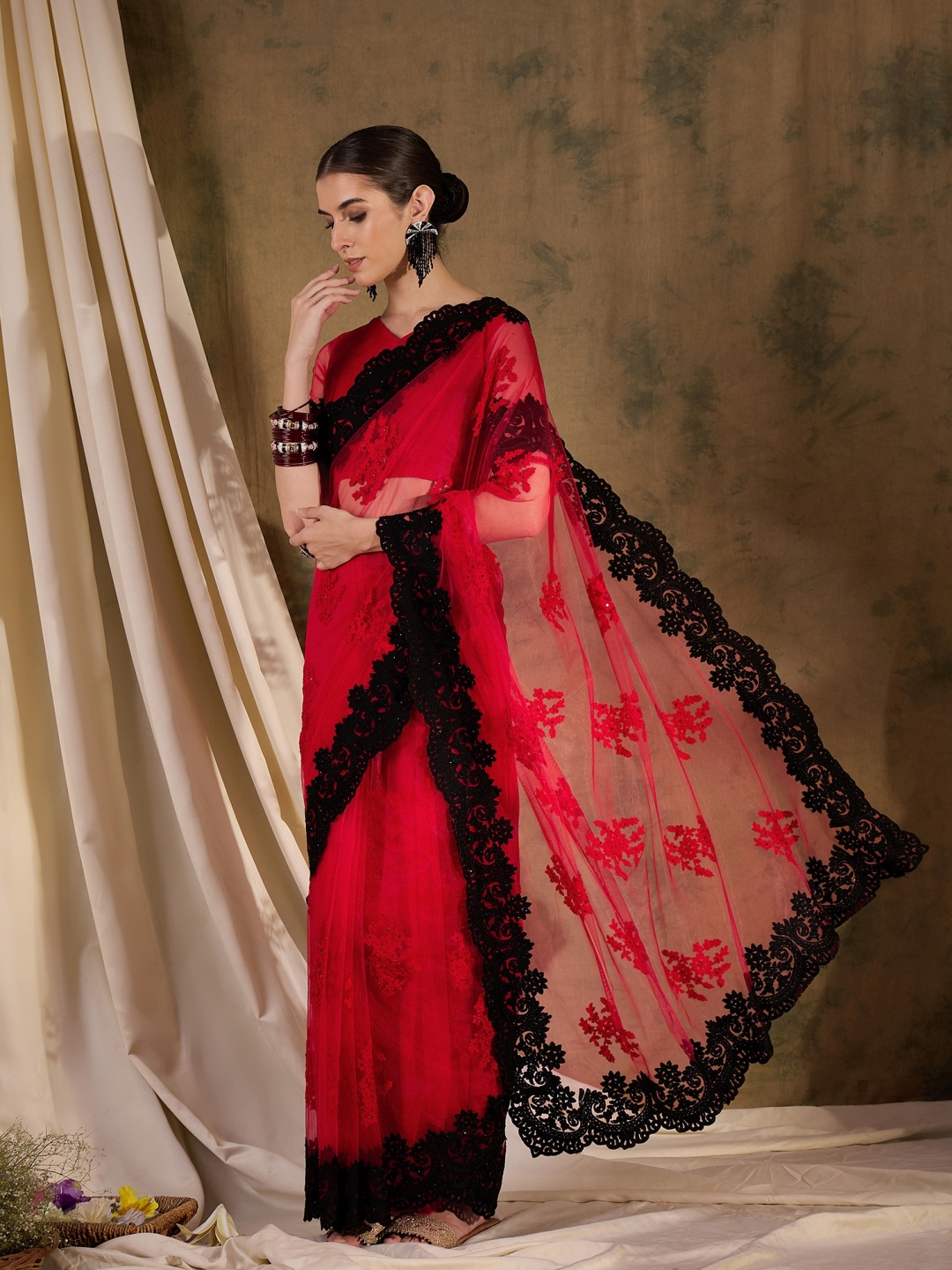 

DEVATITHI Floral Embroidered Net Saree, Red