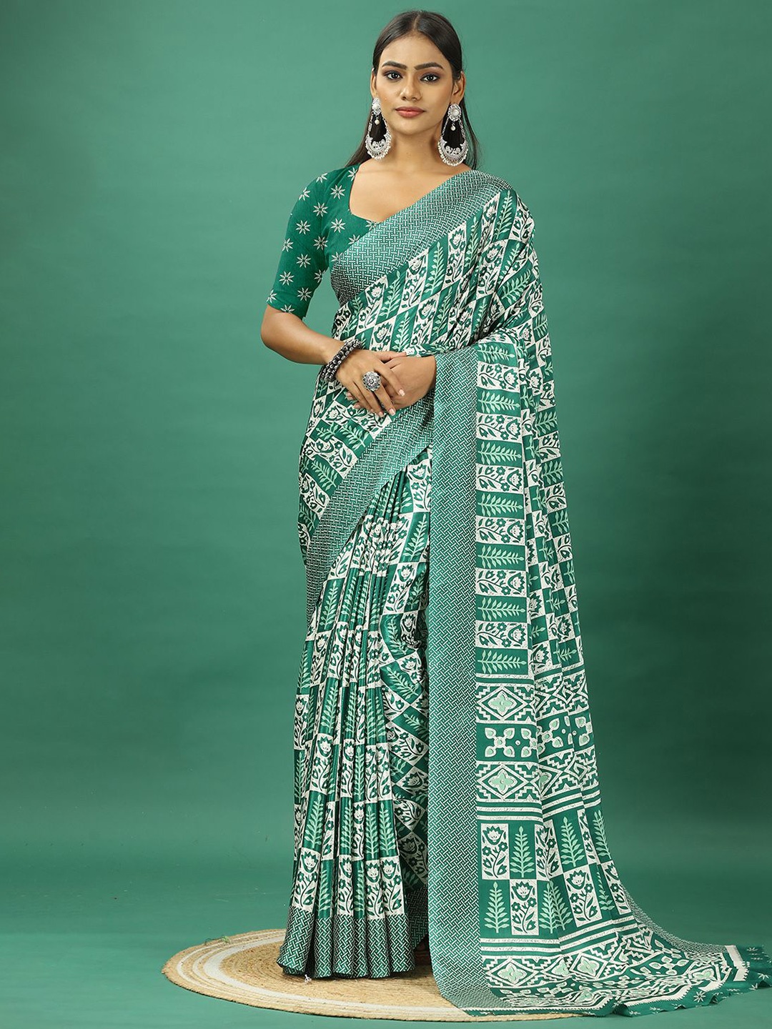 

A.V.M. SILK MILLS Floral Printed Saree, Green