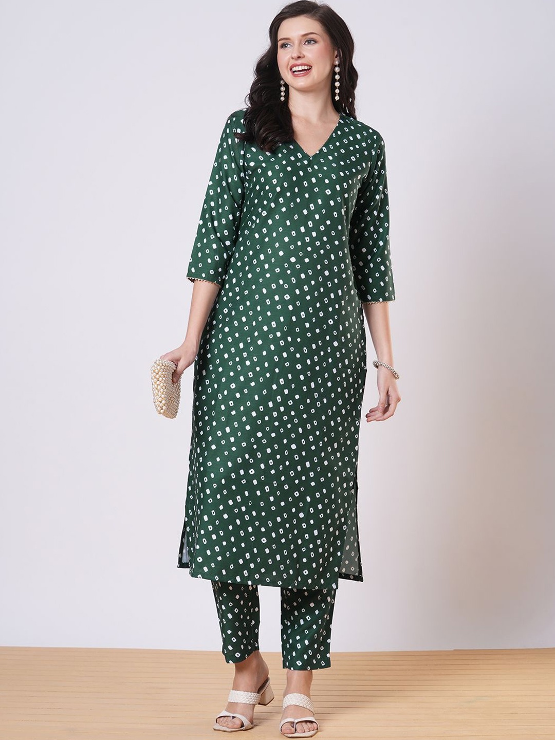 

Anni Designer Bandhani Printed V-Neck Straight Kurta With Trouser, Green