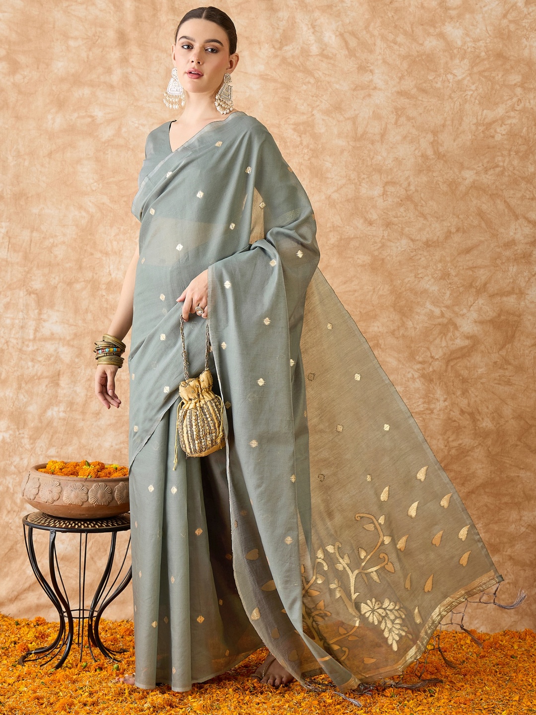 

DEVATITHI Grey Cotton Jacquard Saree