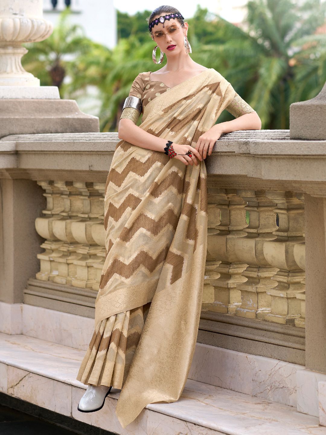 

Mitera Geometric Printed Zari Saree, Coffee brown