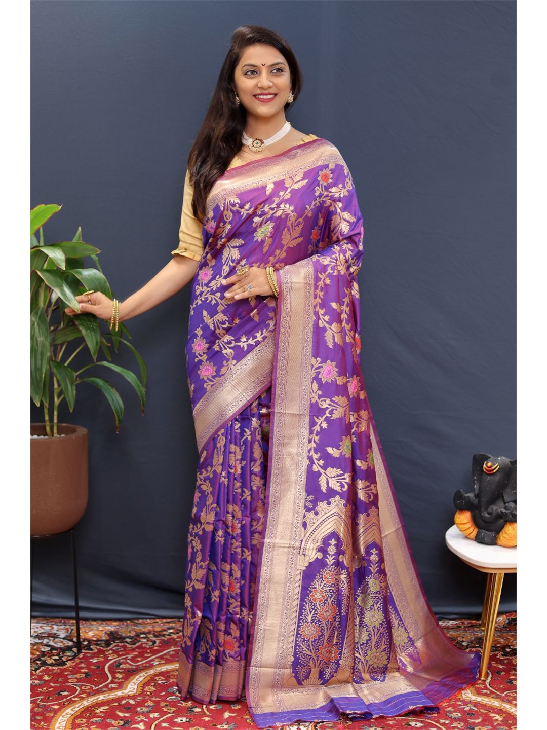 

amirat Gulab Ful Ethnic Motifs Woven Design Zari Pure Silk Banarasi Saree, Purple