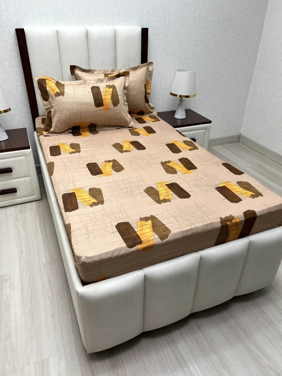 

Pure Decor Brown And Yellow Geometric Printed 250 TC Single Bedsheet Set 1.73 m x 2.36 m