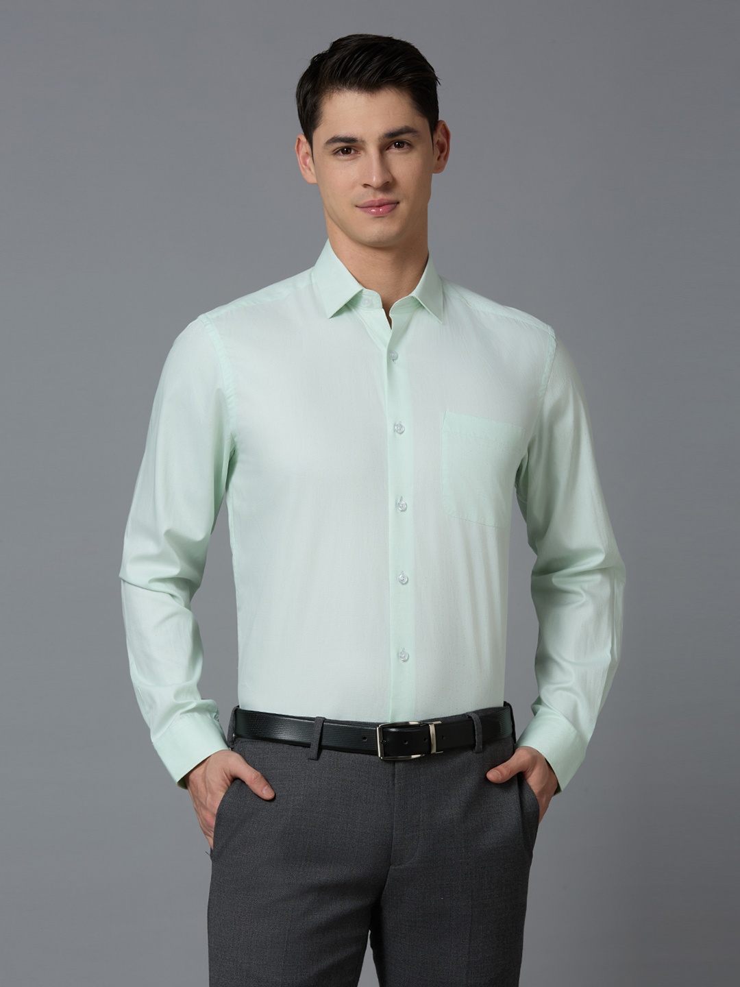 

Reid & Taylor Men India Slim Fit Spread Collar Solid Cotton Formal Shirt, Green