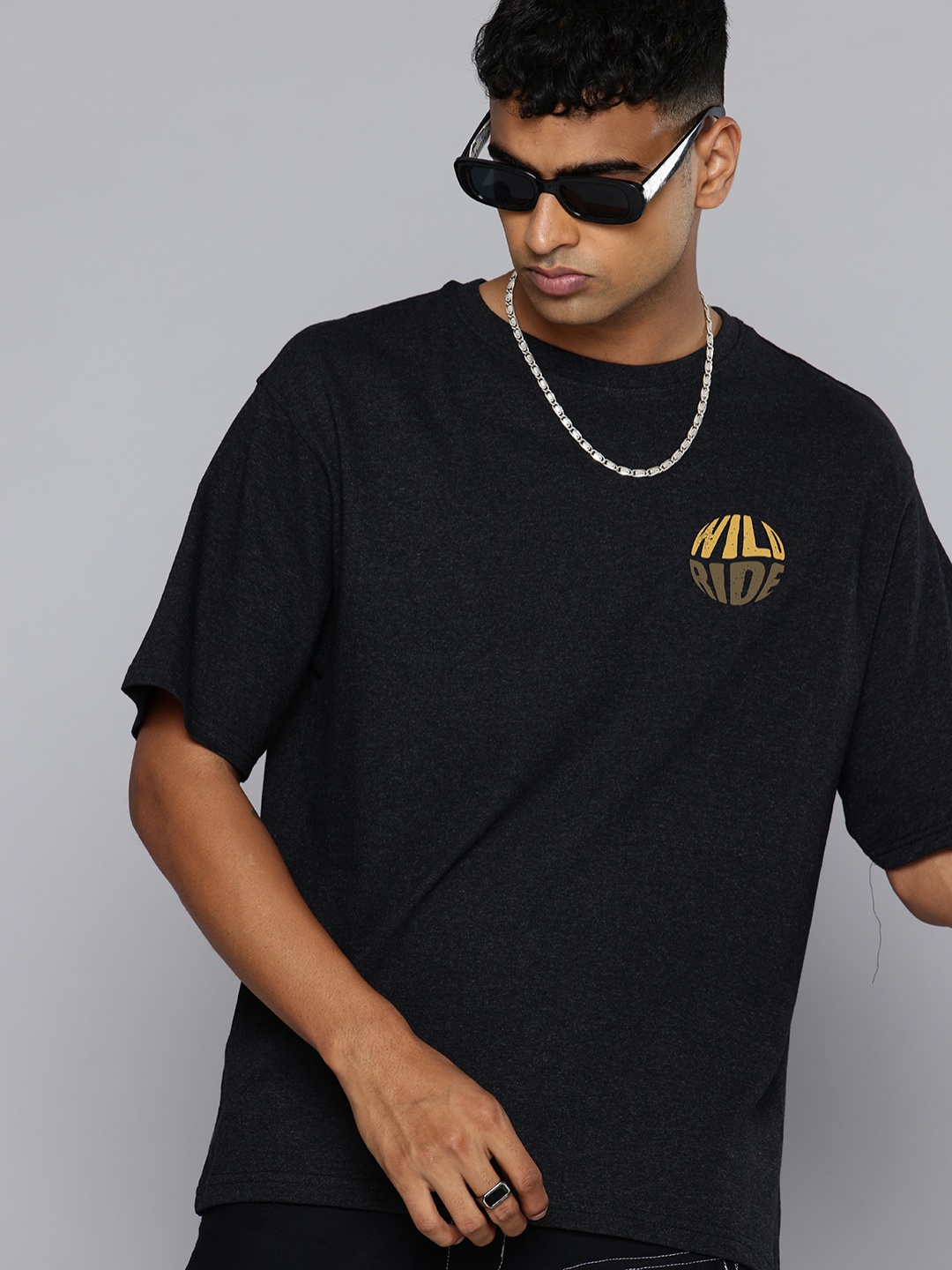 

R.Code by The Roadster Life Co. Men Applique T-shirt, Charcoal