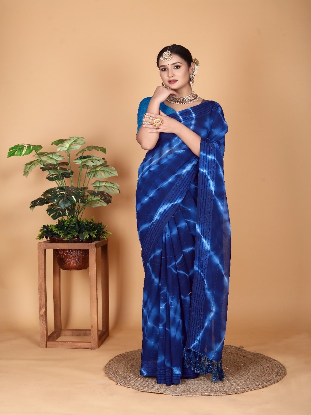 

VRAGI Tie and Dye Pure Georgette Leheriya Saree, Navy blue