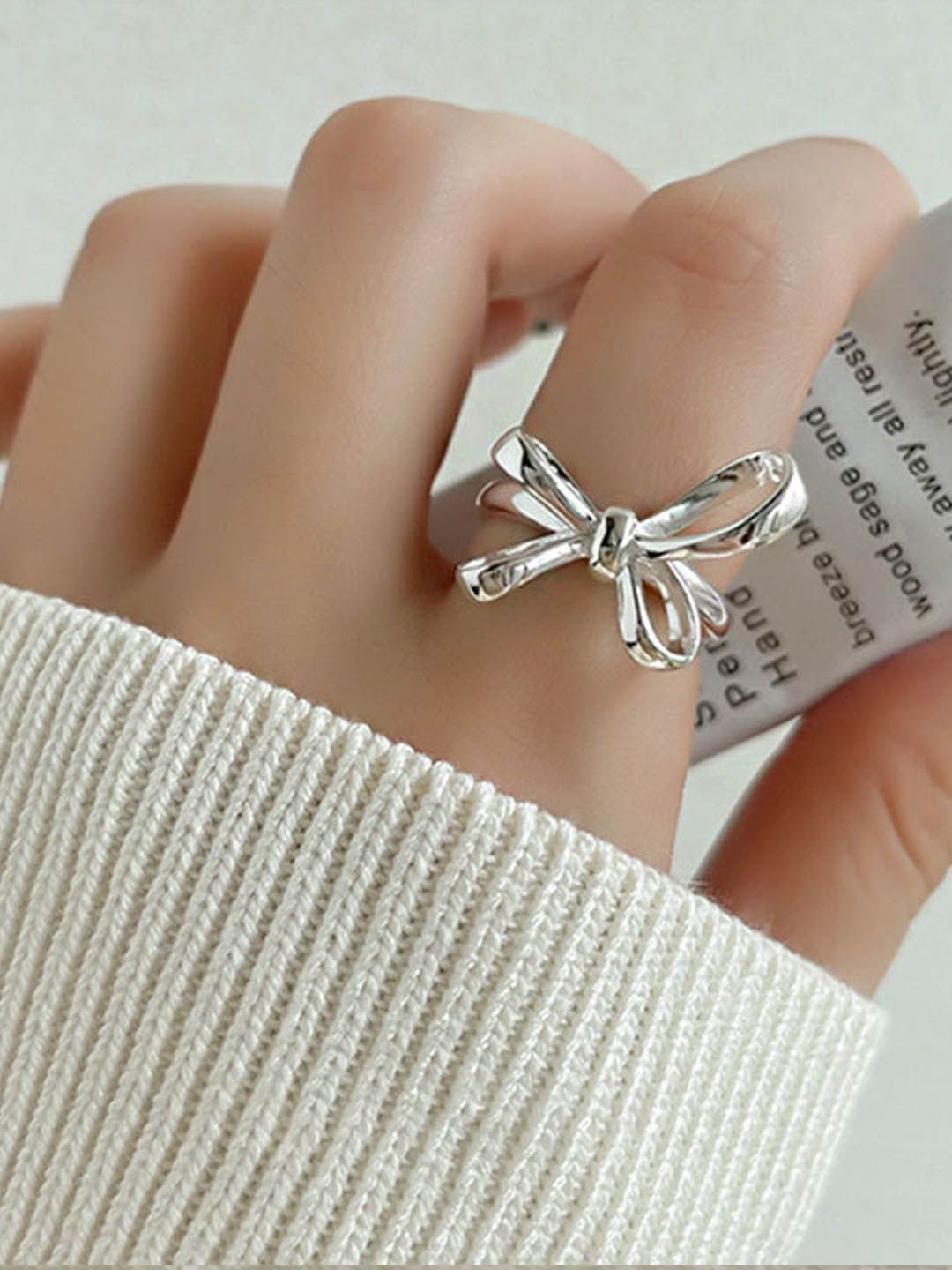 

StyleCast Elegant Silver-Toned Silver-Plated Bow Knot Shaped Finger Ring