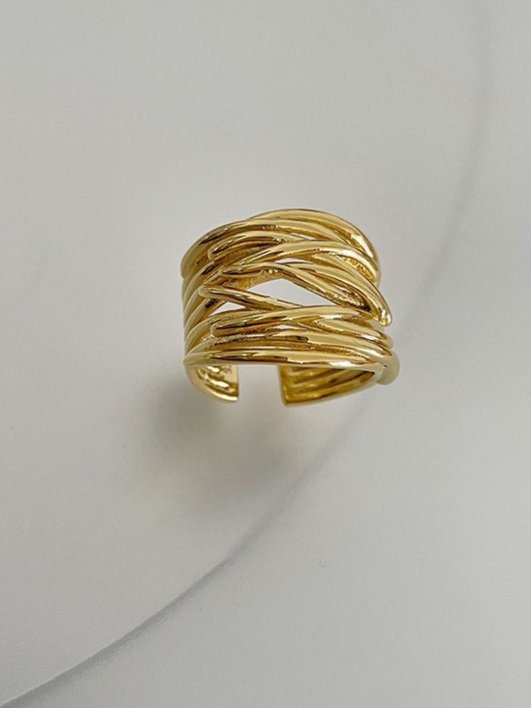 

StyleCast Elegant Gold-Toned Circular Shaped Finger Ring