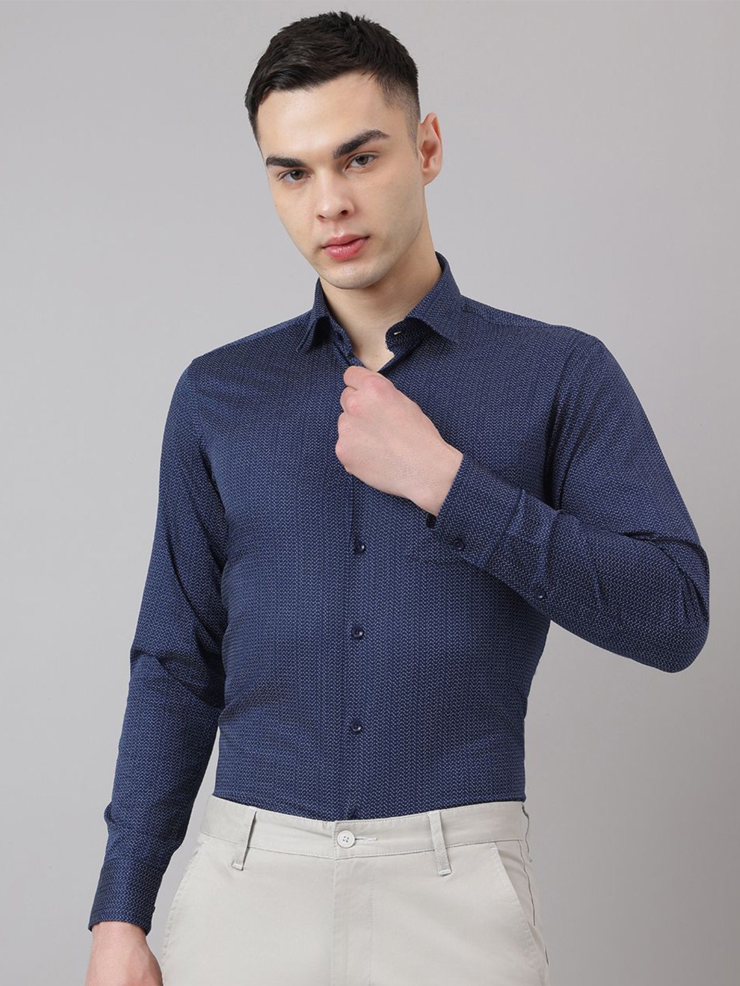 

Richlook Men Comfort Fit Spread Collar Multi Striped Cotton Formal Shirt, Navy blue