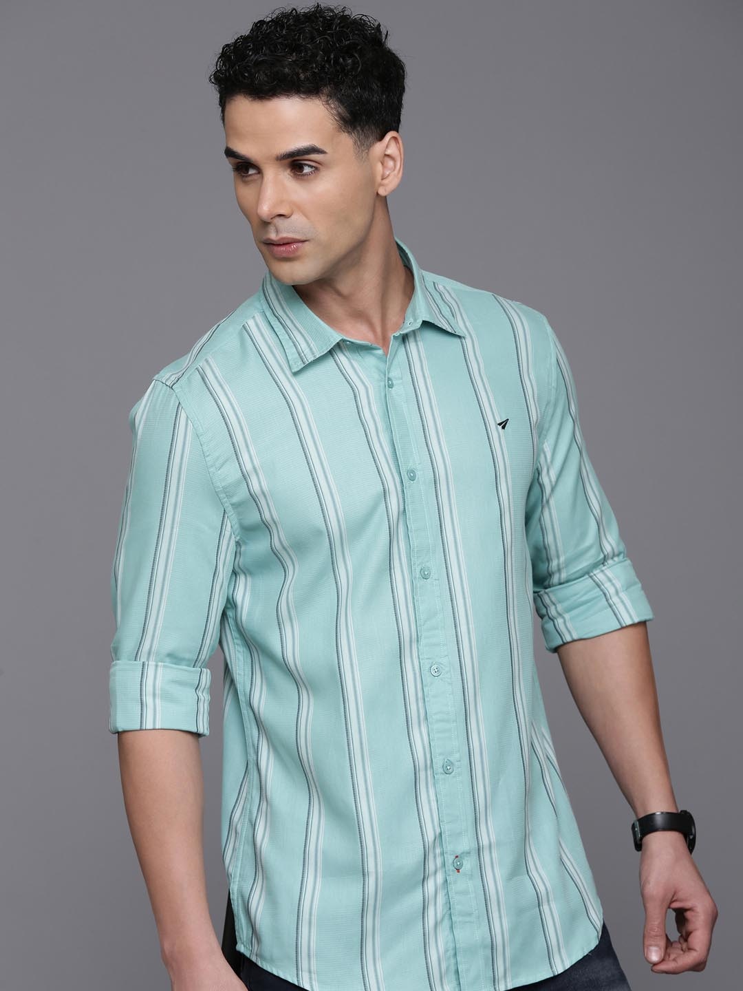 

INVICTUS Men Standard Slim Fit Opaque Striped Casual Shirt, Green