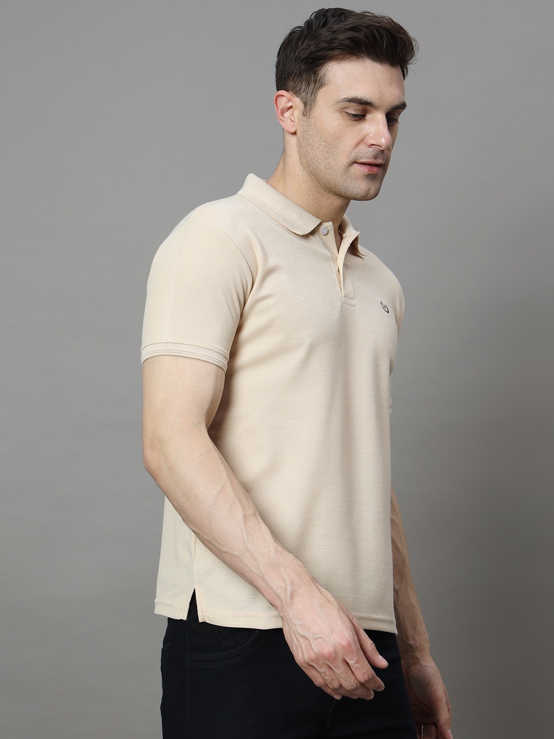 

HUSHBUCKS Men Polo Collar Applique T-shirt, Cream