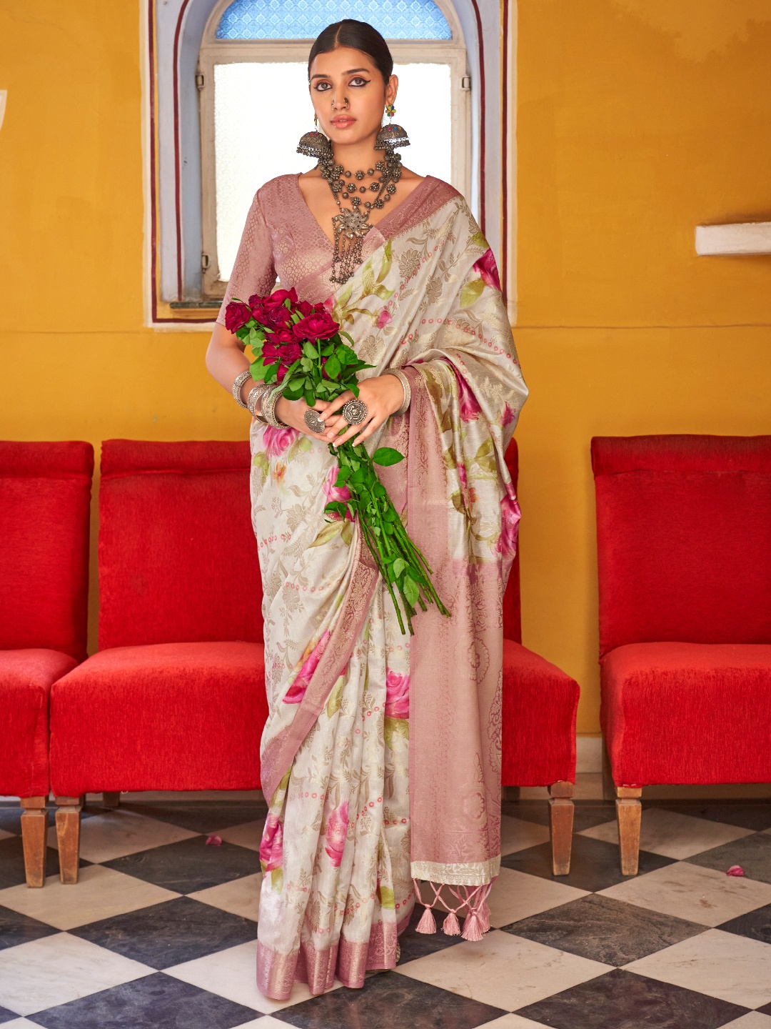 

Panzora Floral Zari Saree, Off white