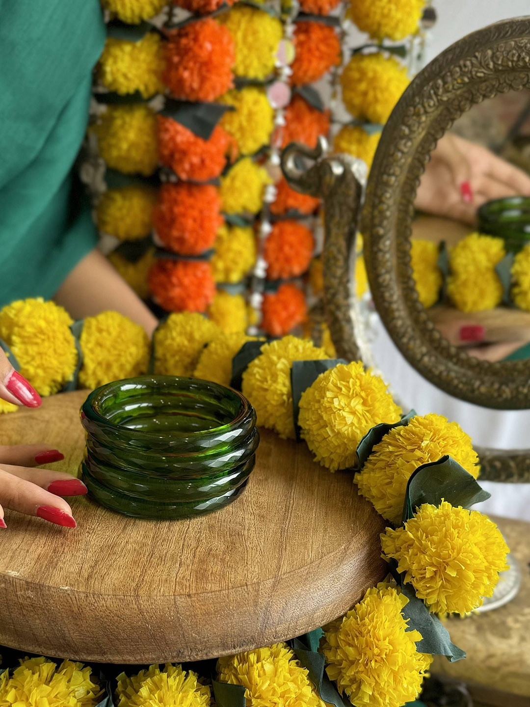 

Janpath Online Set Of 4 Crystal Cut Glass Bangles, Green