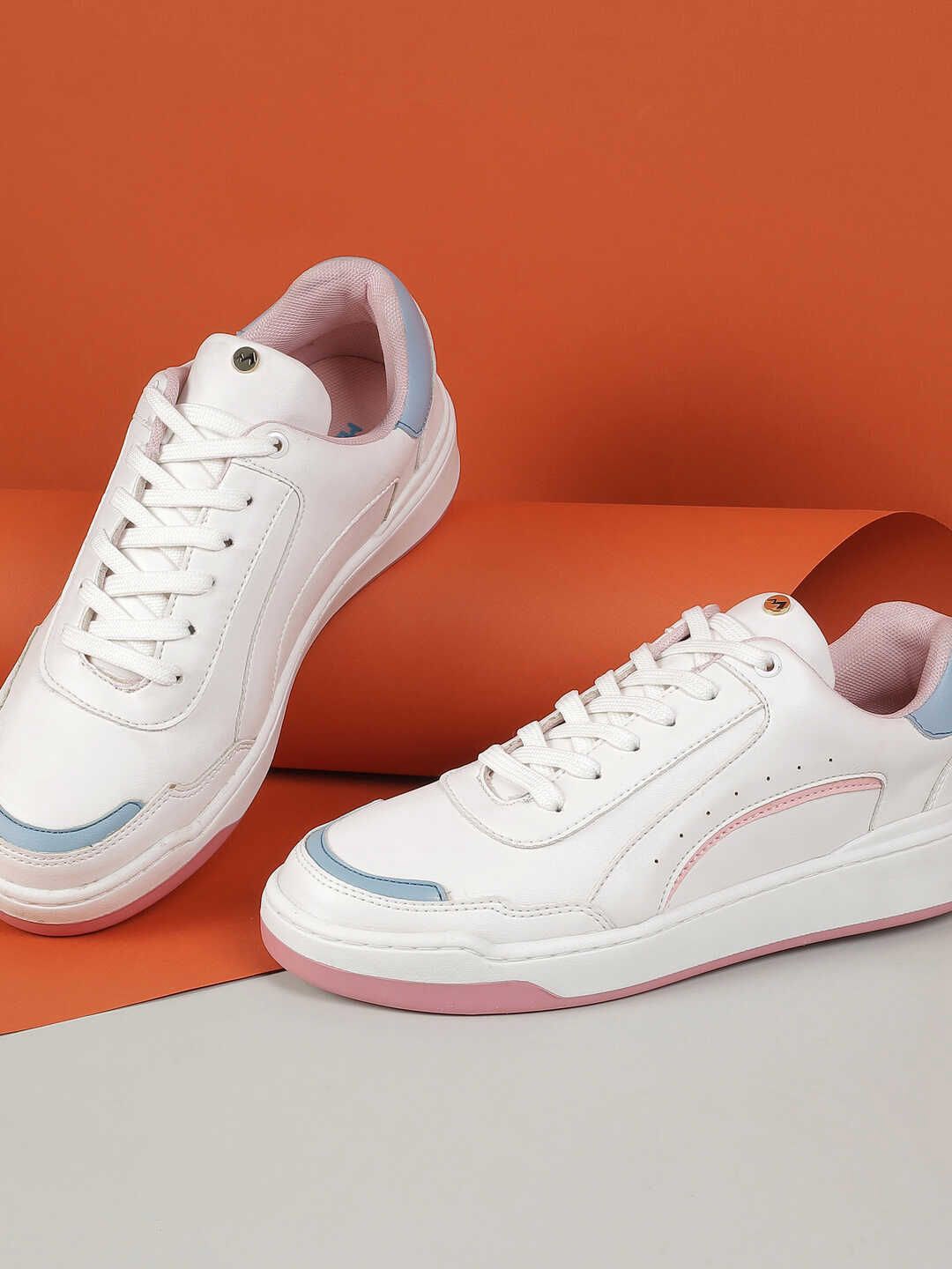 

Metro Women Round Toe Lace-Ups Sneakers, White