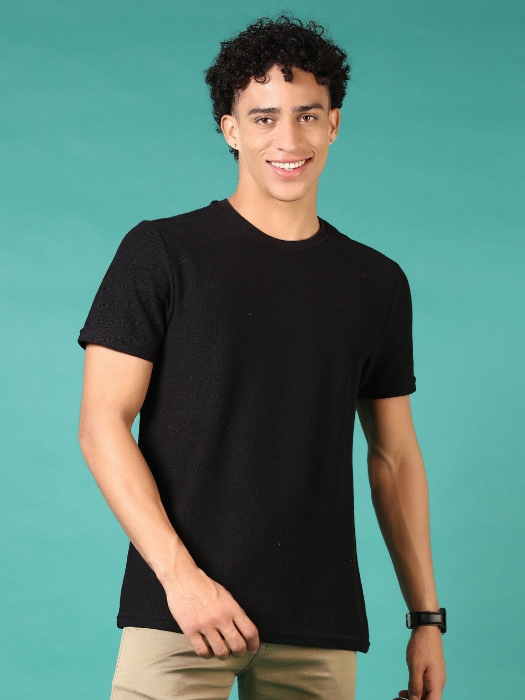 

V-Mart Men Solid Round Neck Cotton T-shirt, Black