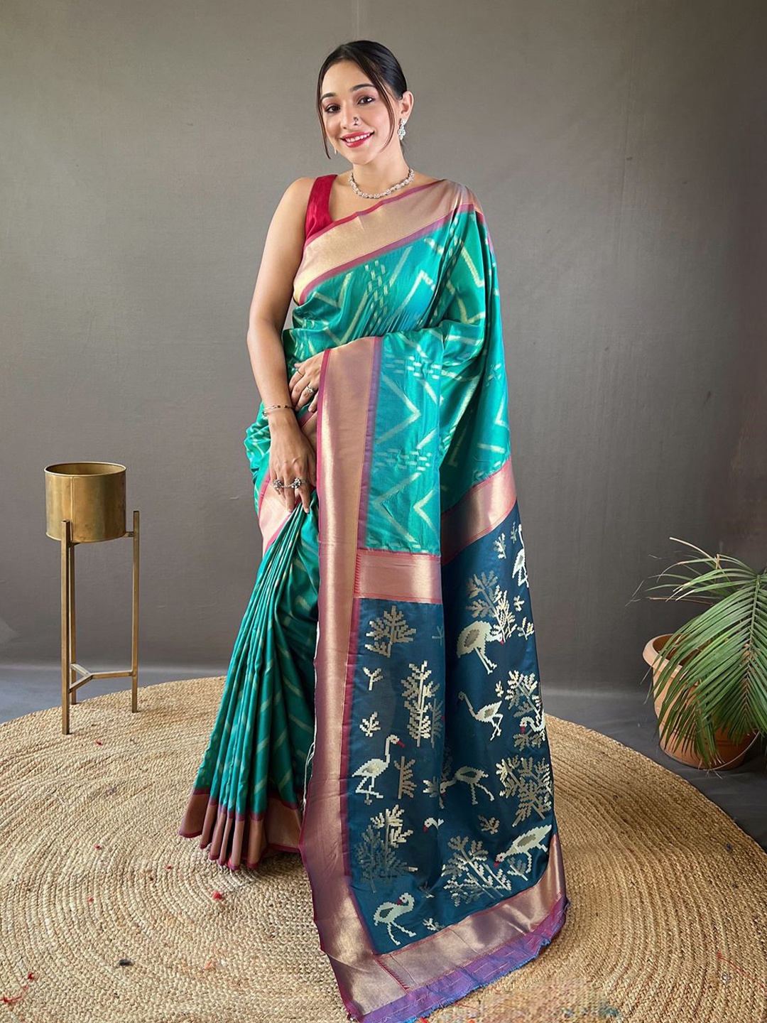 

TORONFRAS Ethnic Motifs Woven Design Kanjeevaram Saree, Teal