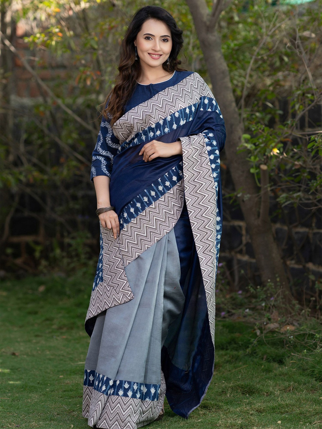 

Prasam Bagru Printed Half and Half Saree, Blue