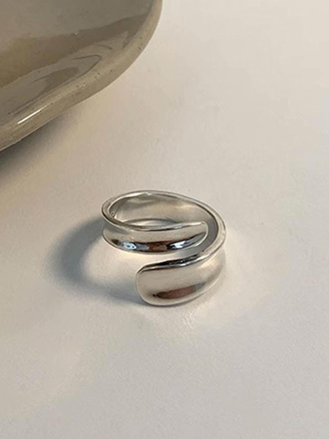

StyleCast Elegant Silver Toned Intricate Textured Finger Ring