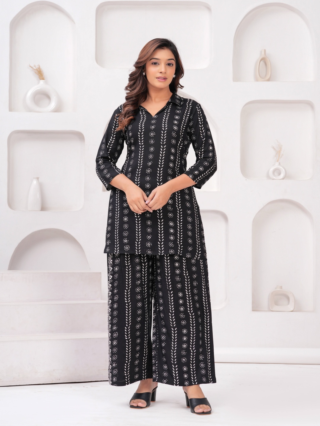 

NNAVDHA Floral Printed Shirt Collar Tunic With Trouser, Black