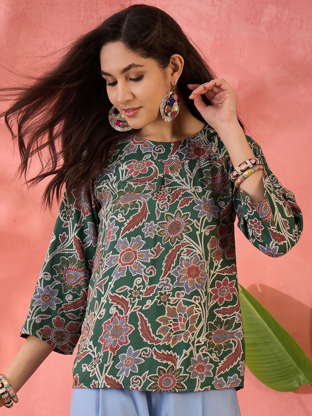

Sangria Women Round Neck Top, Green