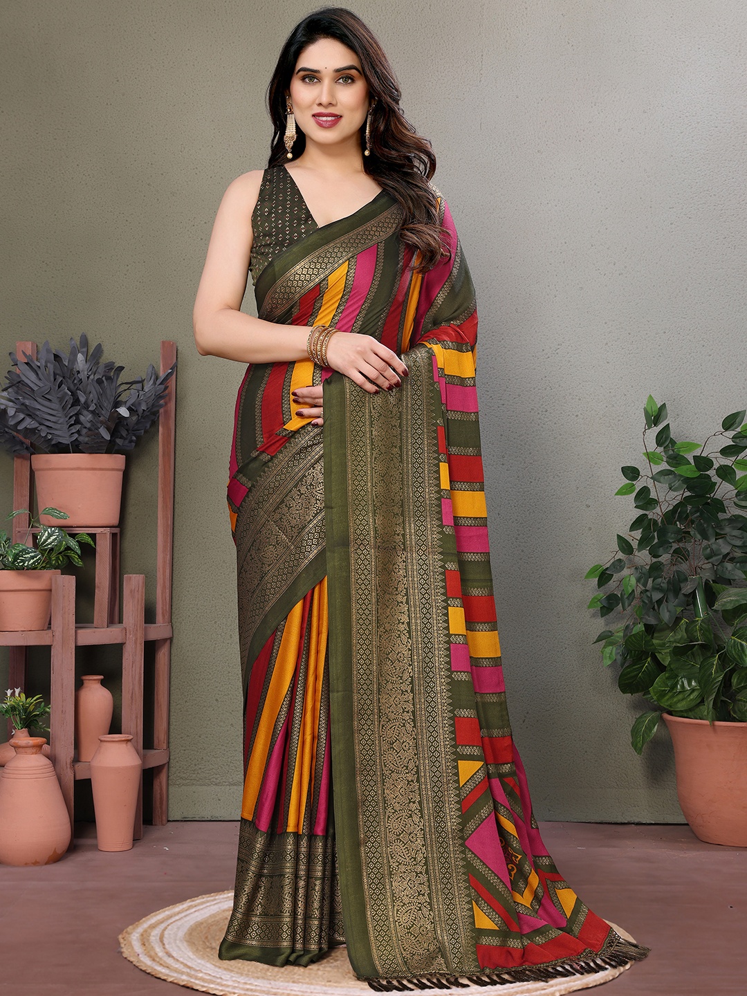 

Panzora Ethnic Motifs Saree, Green