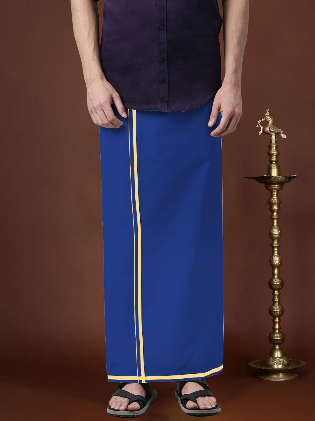 

Devala Weavers Society Men Pure Cotton Single Layer Blue Dhoti with Coloured Border
