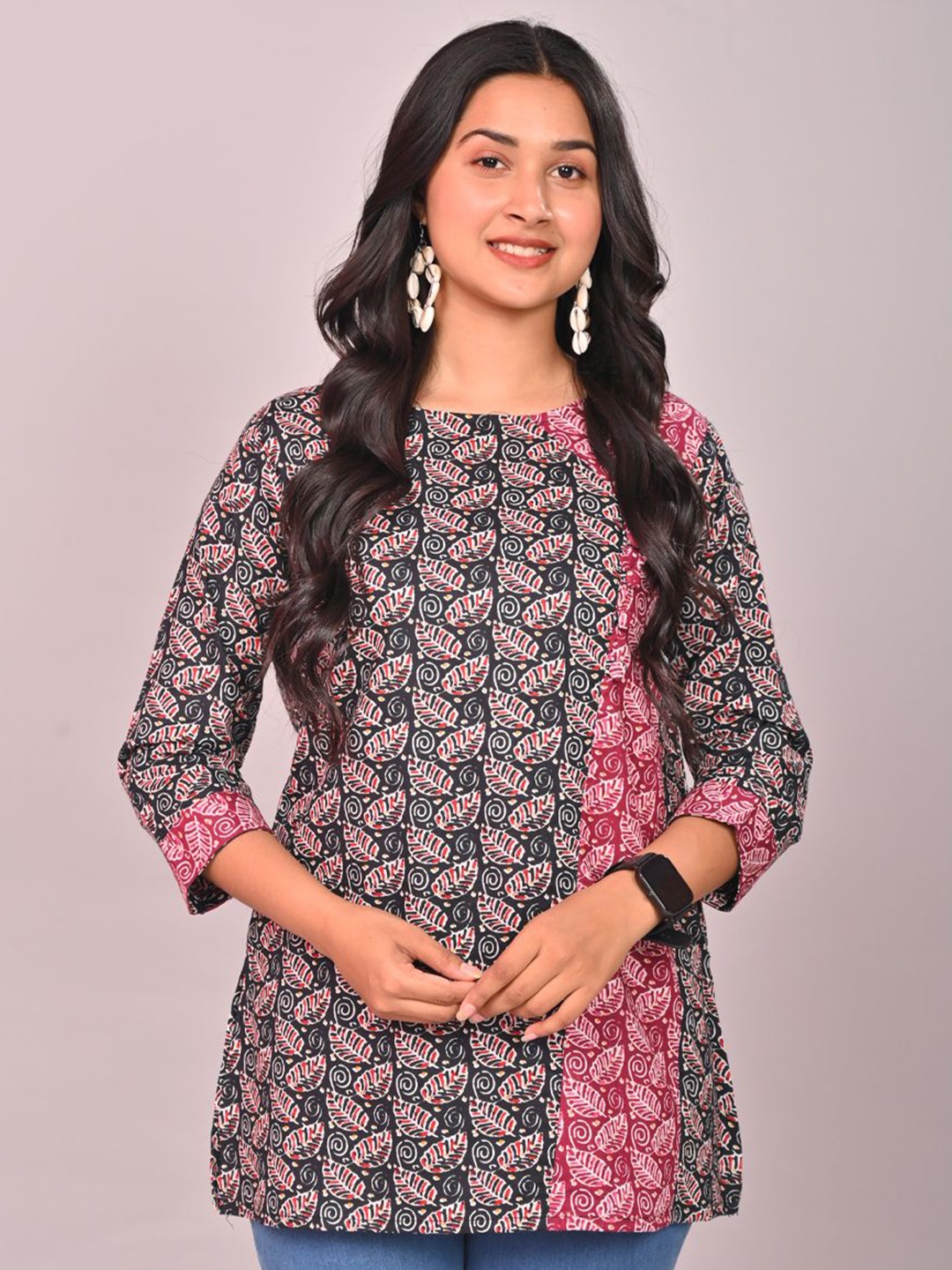 

FABRU Floral Printed Pure Cotton Kurti, Black