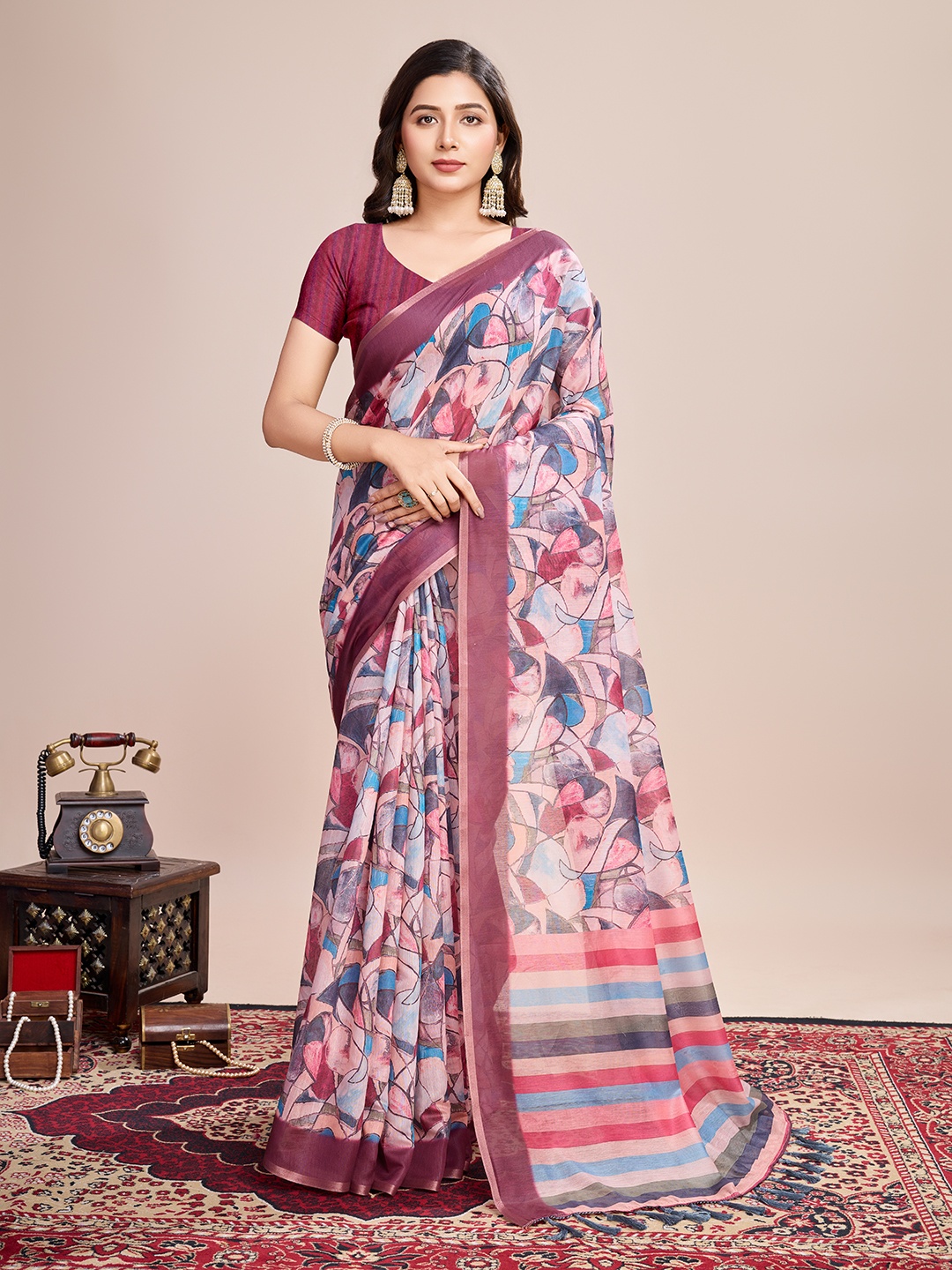 

Munir Floral Zari Linen Blend Saree, Magenta