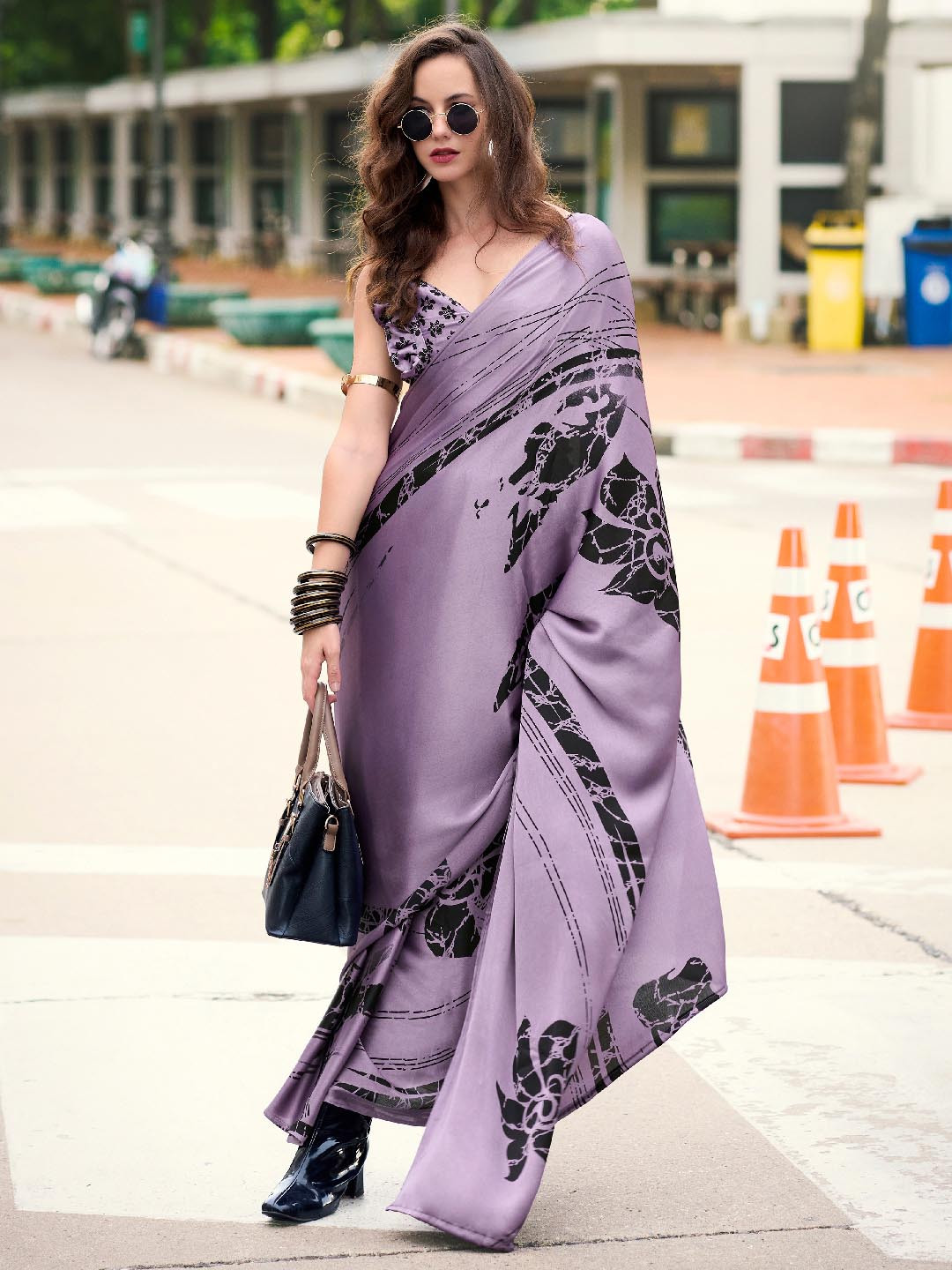 

Panzora Floral Printed Saree With Blouse Piece, Lavender