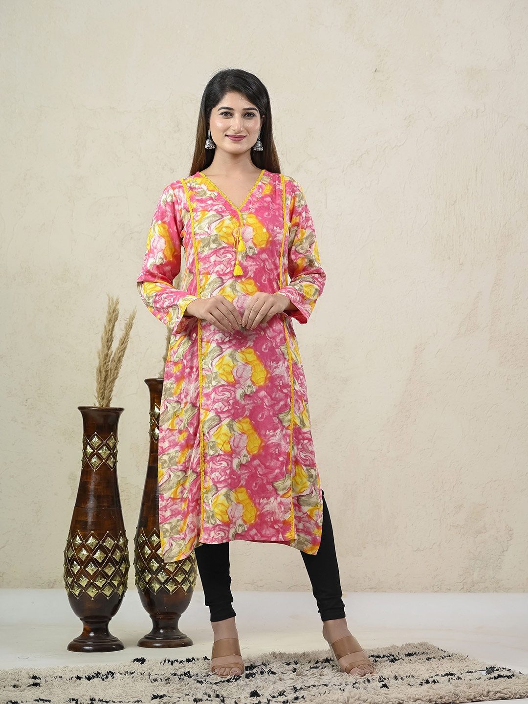 

Rashmi Shree Creation Women Floral Printed Straight Kurta, Pink