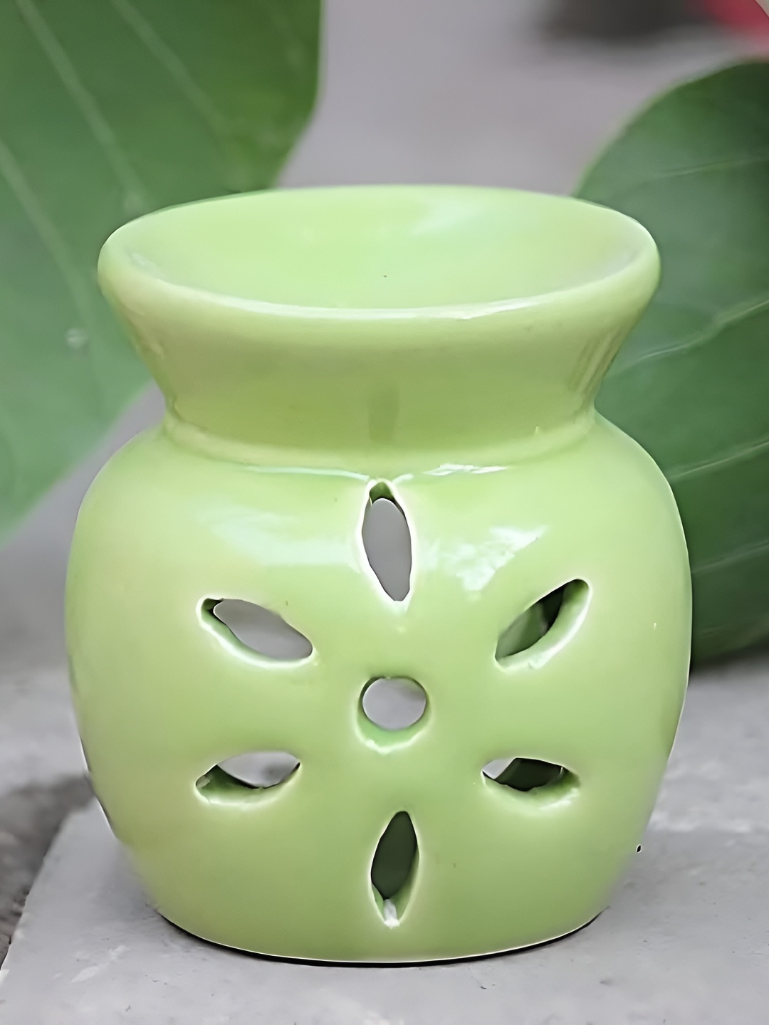 

Jaamso Royals Green Ceramic Aroma Oil Diffuser