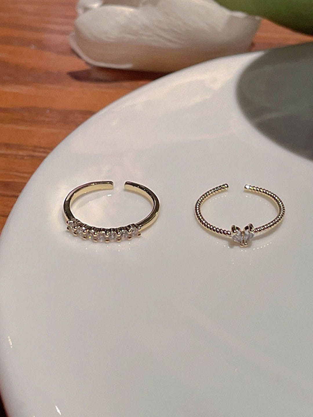 

StyleCast Elegant Silver-Toned Artificial Stones Studded Circular Shaped Finger Ring