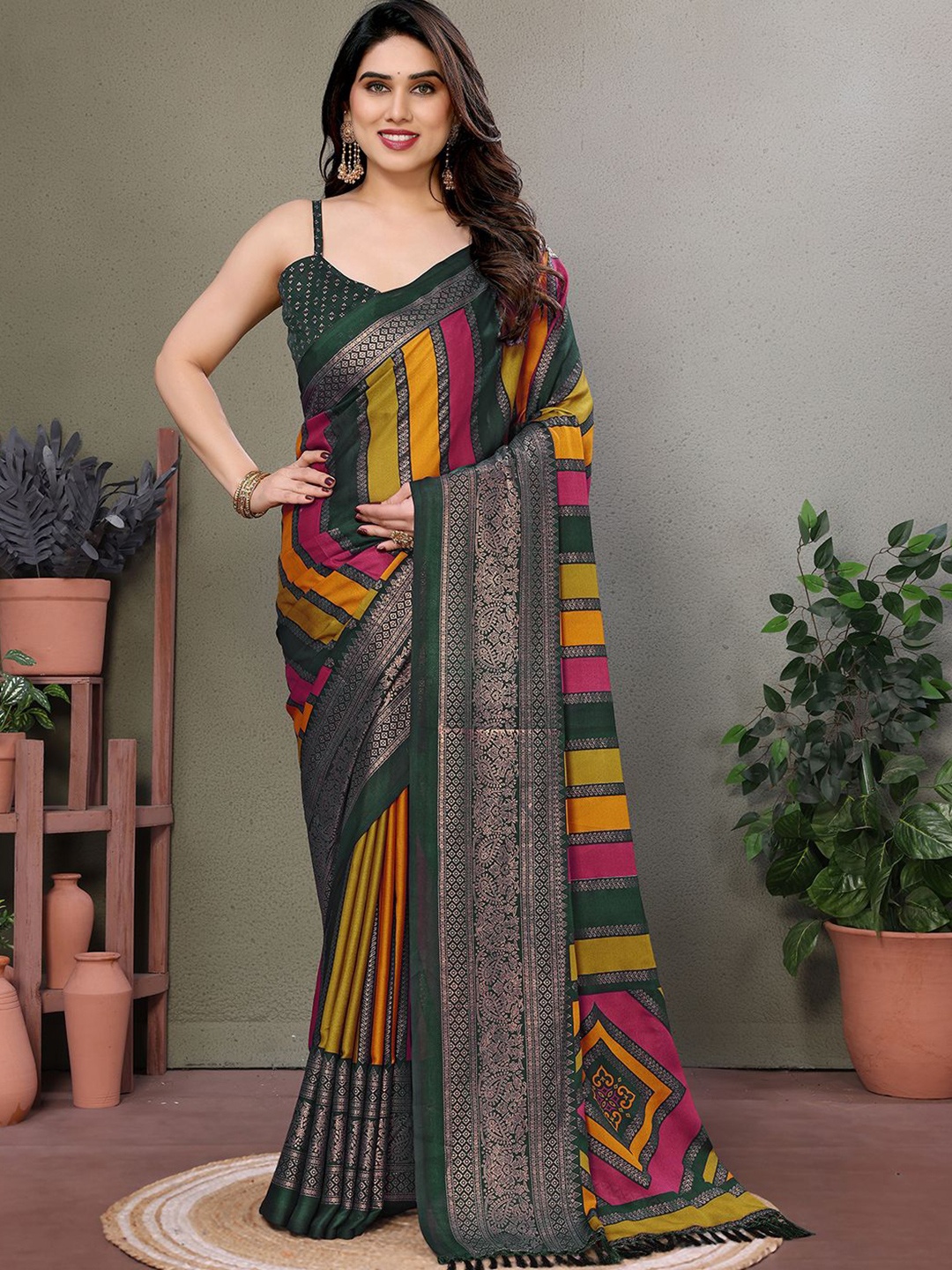 

Mitera Ethnic Motifs Poly Chiffon Saree, Green