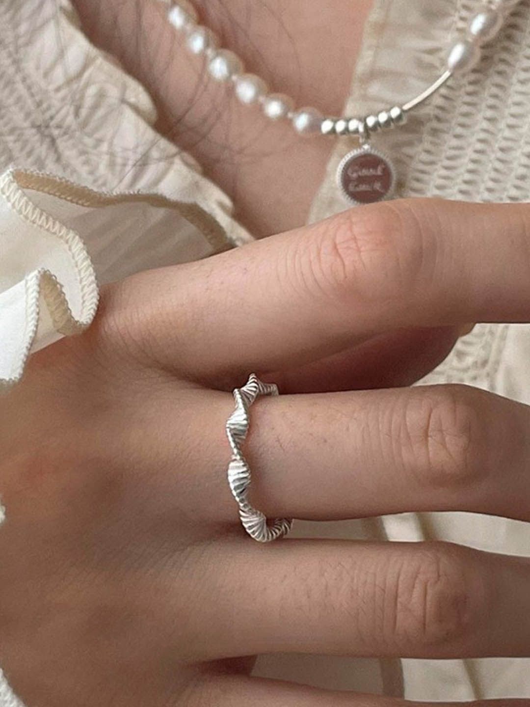 

StyleCast Elegant Silver-Plated Silver-Toned Criss-Cross Shaped Adjustable Finger Ring