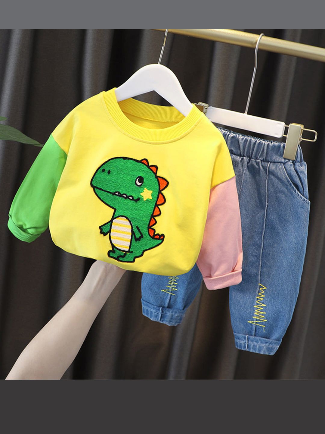 

Bold N Elegant Kids Printed Round Neck Sweatshirt With Trousers, Yellow