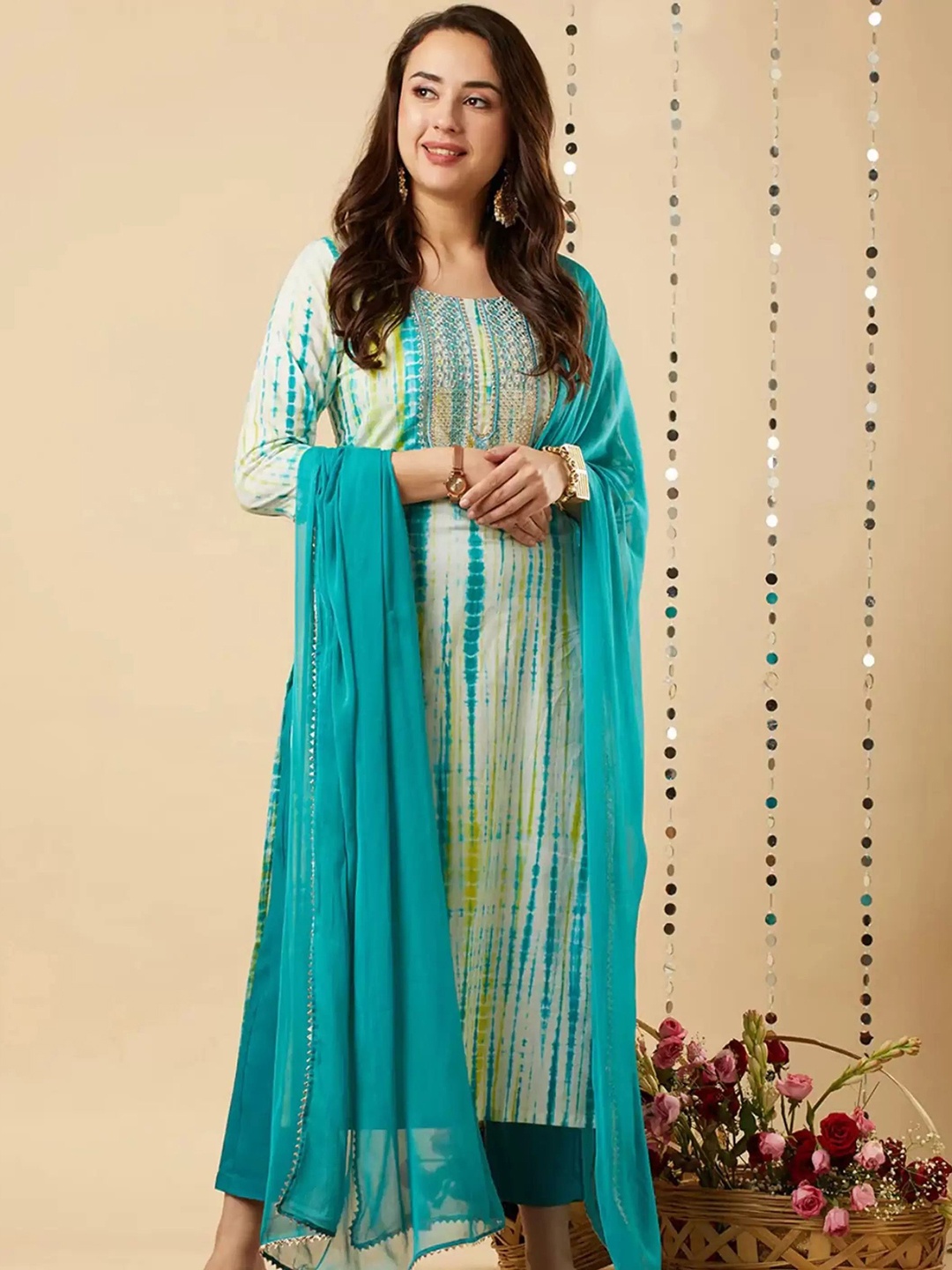 

DIVASTRI Tie And Dye Printed Round Neck Straight Kurta With Trousers & Dupatta, Blue