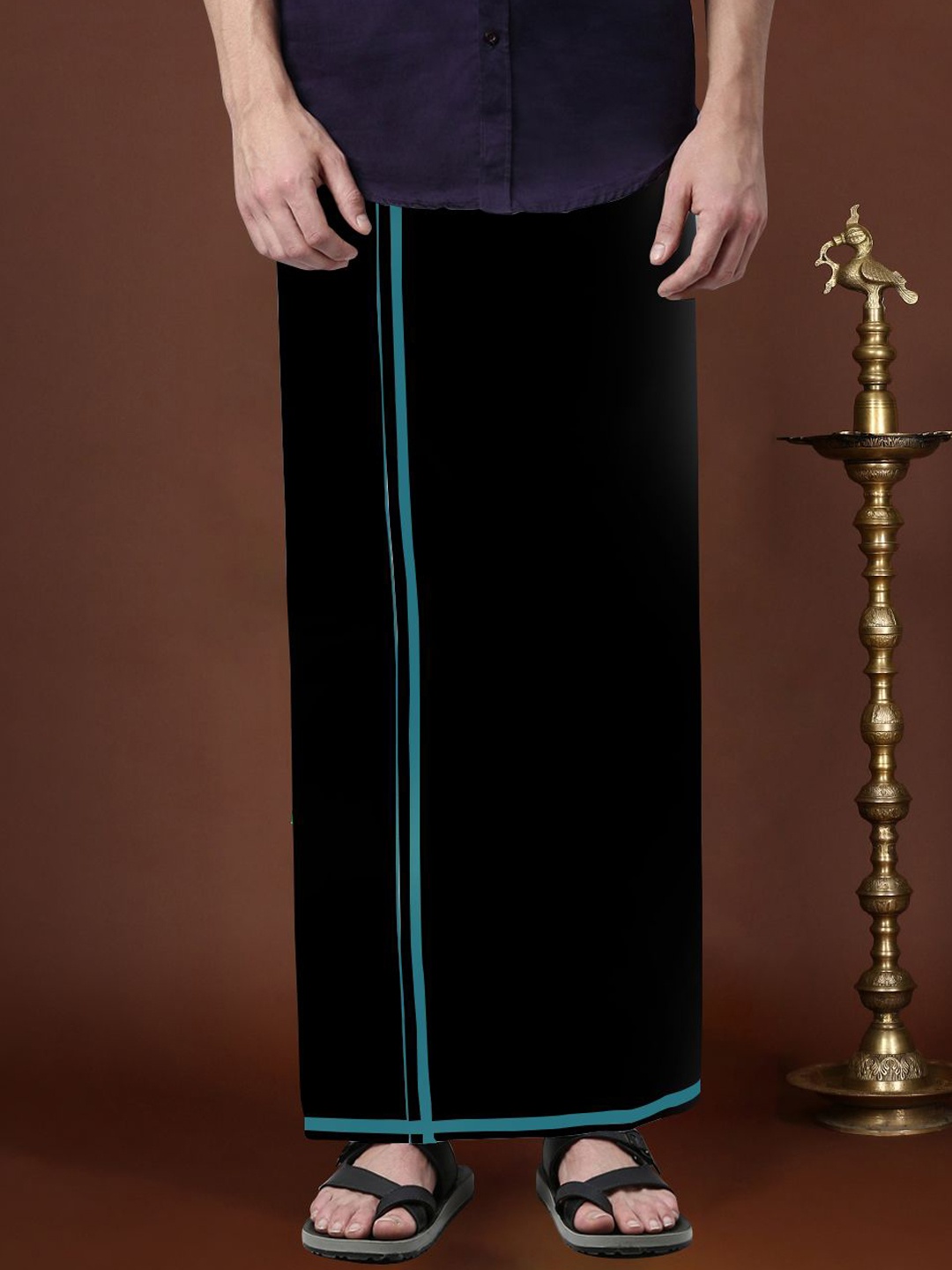 

Devala Weavers Society Men Pure Cotton Single Layer Black Dhoti with Coloured Border