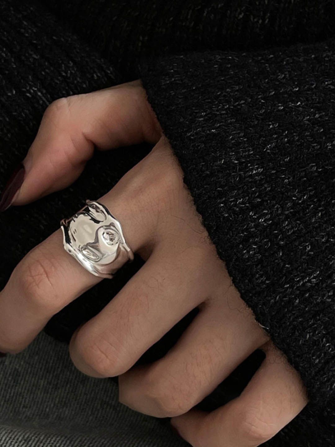 

StyleCast Elegant Silver-Toned Textured Finger Ring